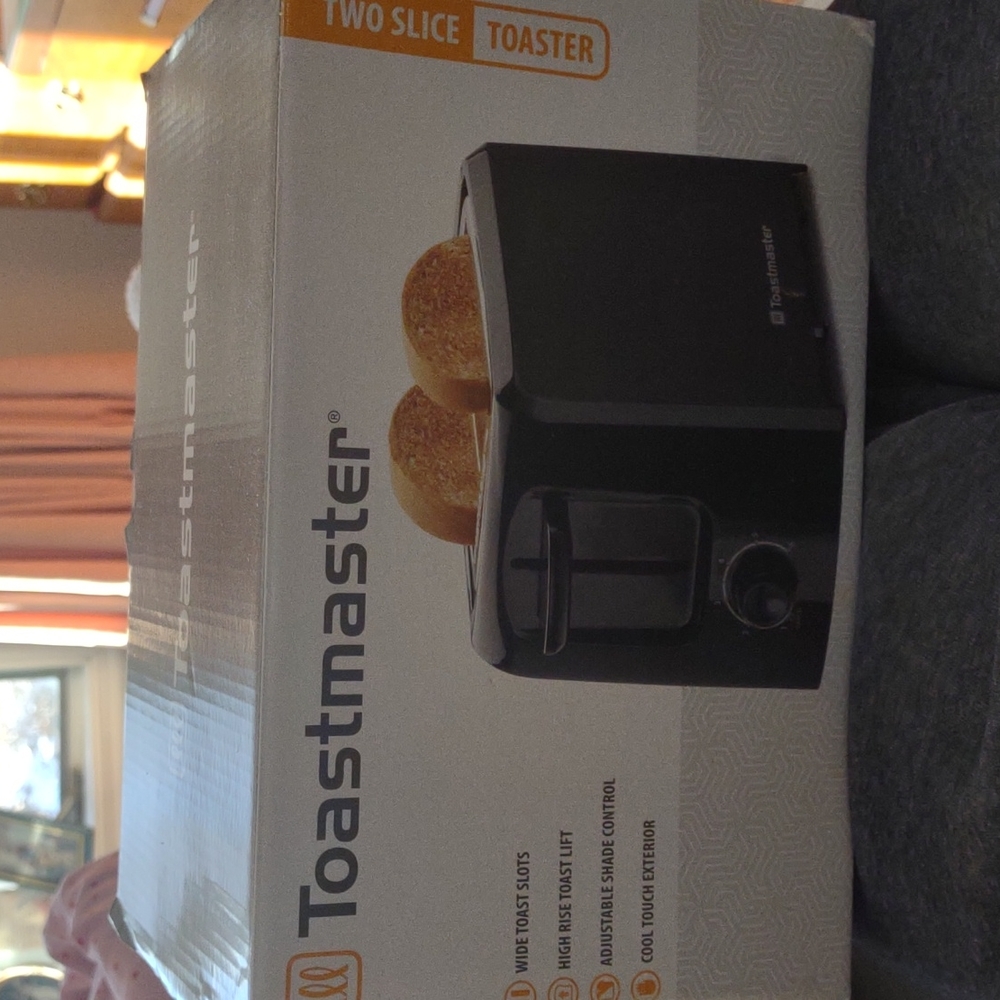 2 slice toaster brand new by Toastmaster. Please note: UPC code has been cut out - Picture 3 of 4